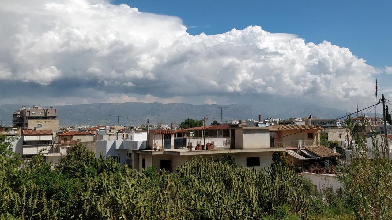 Ansicht der griechischen Stadt Elefsina Ansicht der griechischen Stadt Elefsina