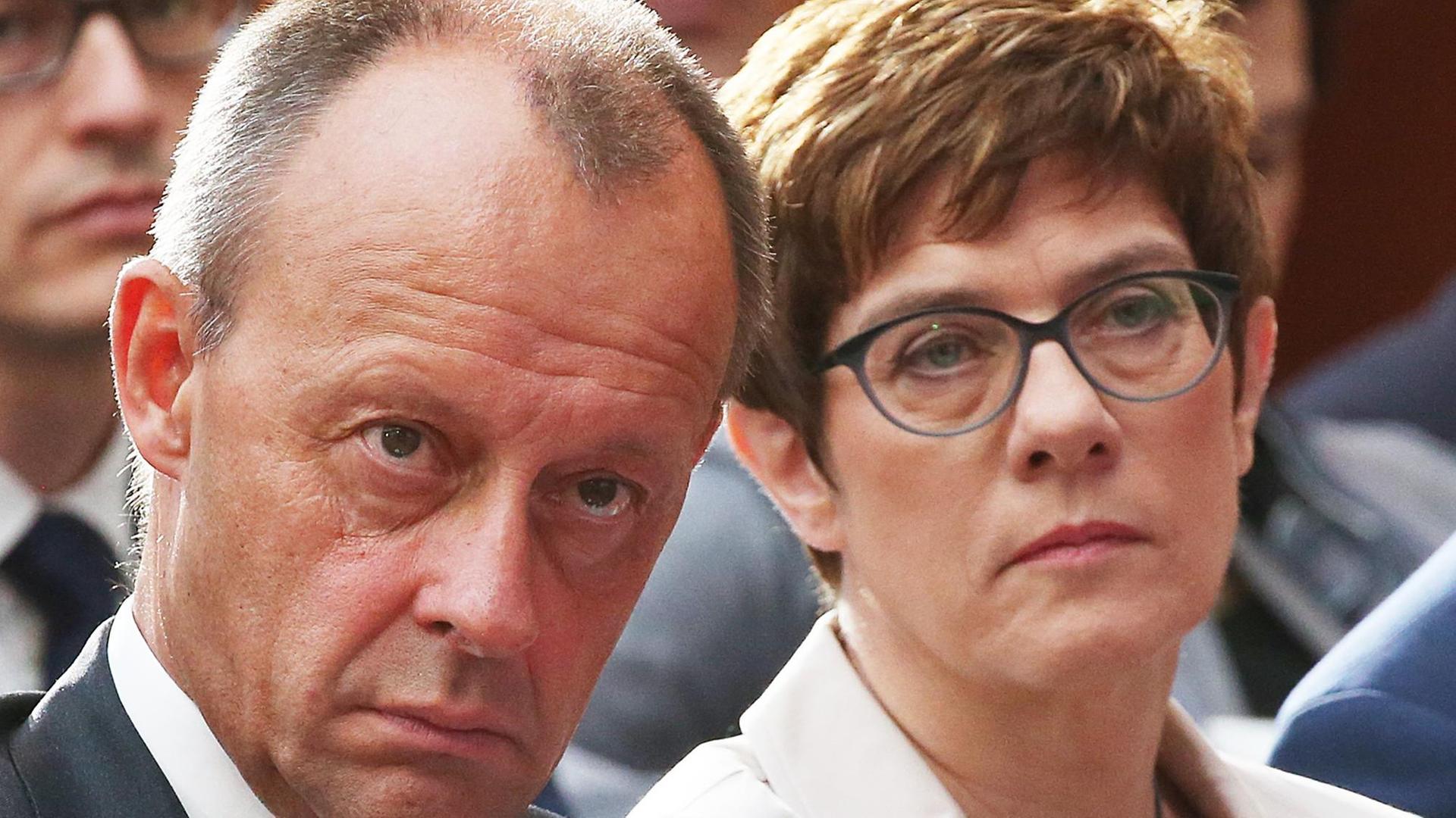 Berlin: Friedrich Merz, Vizepräsident des Wirtschaftsrates der CDU, und Annegret Kramp-Karrenbauer, Vorsitzende der CDU. Berlin: Friedrich Merz, Vizepräsident des Wirtschaftsrates der CDU, und Annegret Kramp-Karrenbauer, Vorsitzende der CDU.