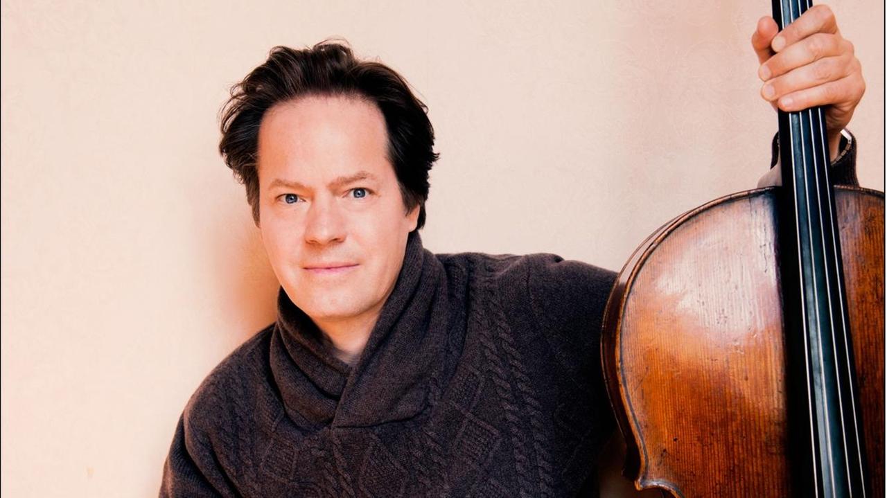 Der Cellist mit seinem Instrument. Der Cellist mit seinem Instrument.