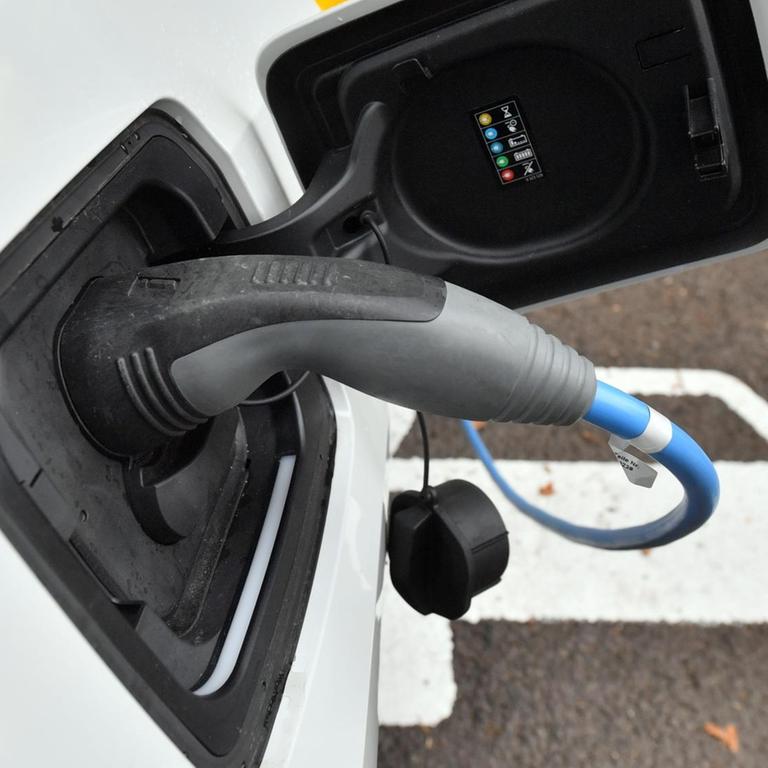 Öffentlich nutzbarer Ladepunkt für Elektroautos Öffentlich nutzbarer Ladepunkt für Elektroautos