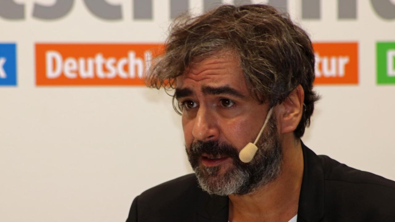 Deniz Yücel, Türkei-Korrespondent der WeltN24-Gruppe, in einer Gesprächsrunde auf der Frankfurter Buchmesse