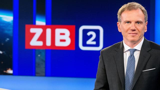 "ZIB 2"-Studio im ORF mit Moderator Armin Wolf