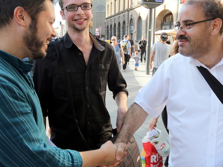 Der Muslim Ender Cetin (l-r), der Jude Armin Langer und der Muslim Thaer El Jomaa