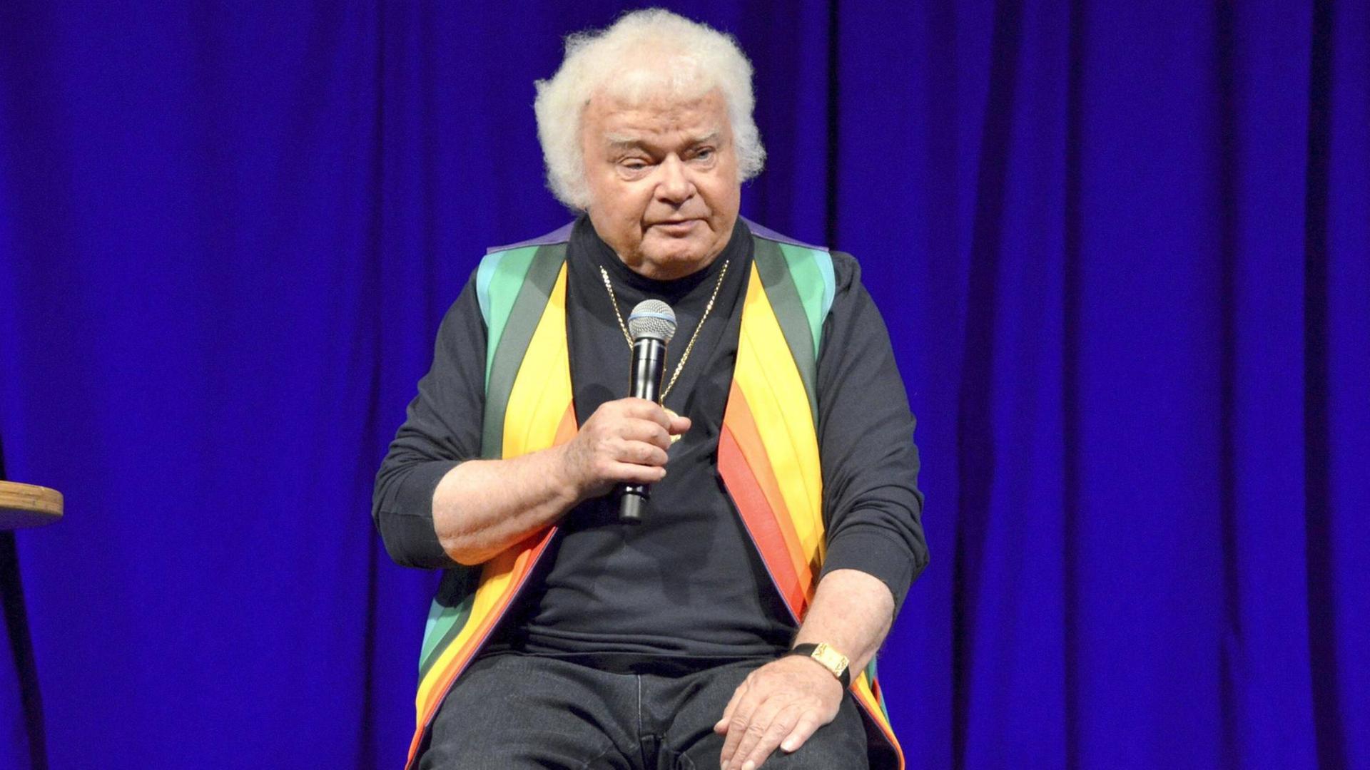 Fips Asmussen bei einem Auftritt in der Kulturbrauerei in Görlitz, 2017. Fips Asmussen bei einem Auftritt in der Kulturbrauerei in Görlitz, 2017.