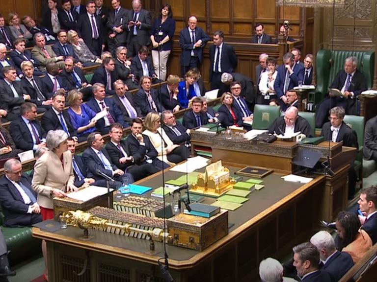 Die britische Premierministerin Theresa May spricht im Unterhaus.