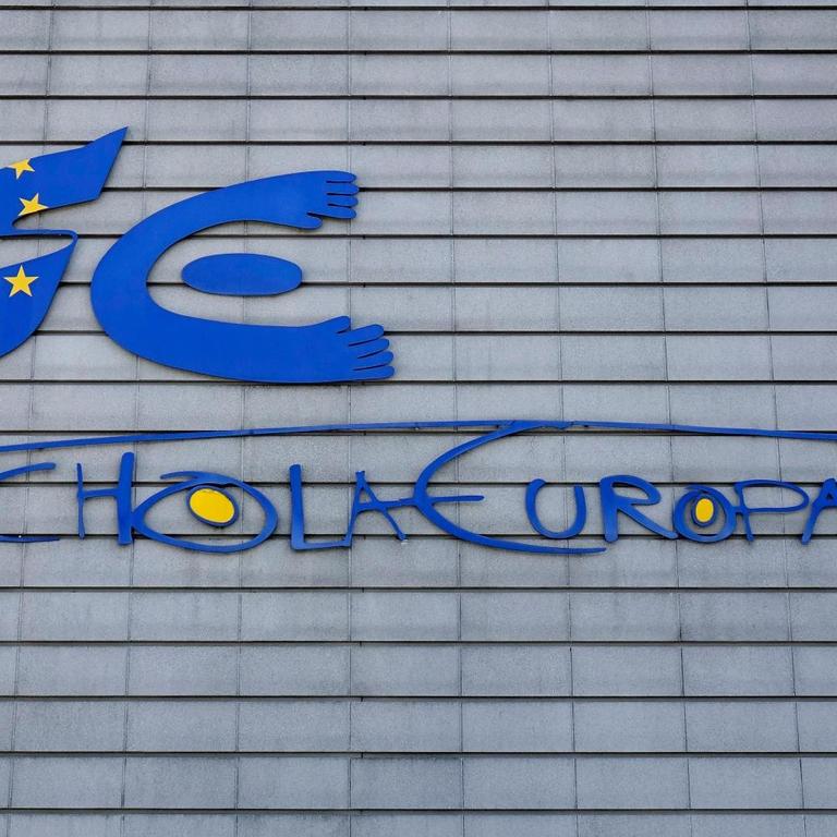Schriftzug der Europaschule in Luxemburg an einer Gebäudewand