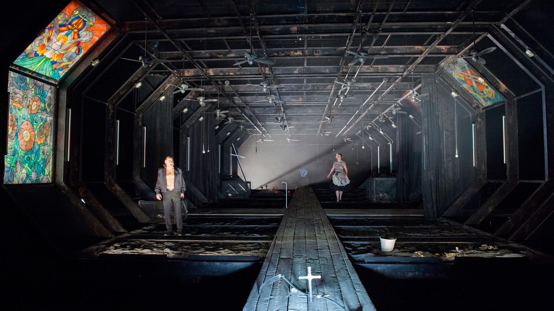 Rose Bernd bei den Salzburger Festspielen (2017) Schauspieler: Markus John (Christoph Flamm) und Lina Beckmann (Rose Bernd) Rose Bernd bei den Salzburger Festspielen (2017) Schauspieler: Markus John (Christoph Flamm) und Lina Beckmann (Rose Bernd)