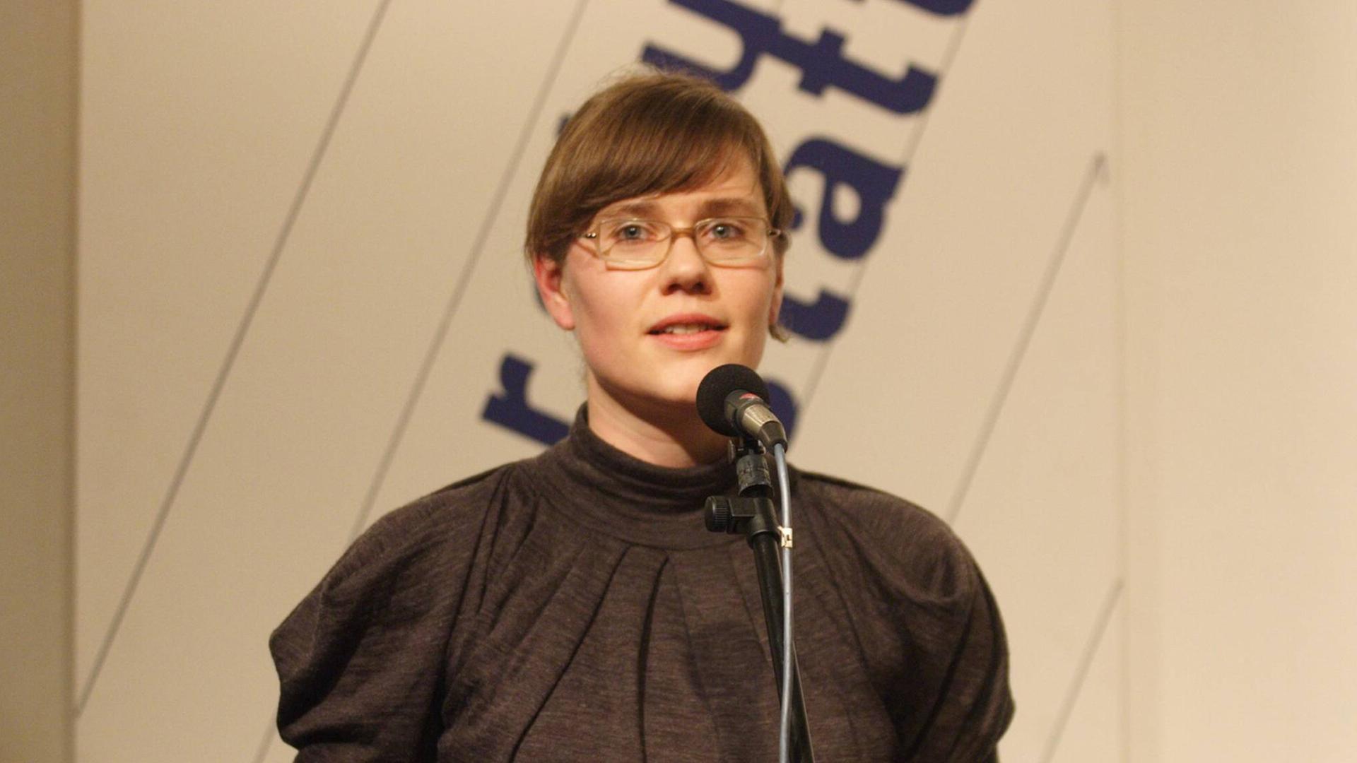 Die Autorin Nikola Richter auf der Bühne bei der Literaturwerkstatt Berlin. Die Autorin Nikola Richter auf der Bühne bei der Literaturwerkstatt Berlin.