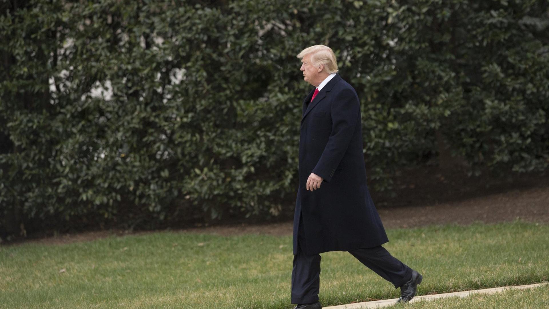 US-Präsident Donald Trump verlässt das Weiße Haus in Washington, USA am 20.3.2017. US-Präsident Donald Trump verlässt das Weiße Haus in Washington, USA am 20.3.2017.