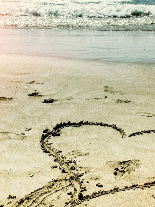 Herz in Sand gemalt