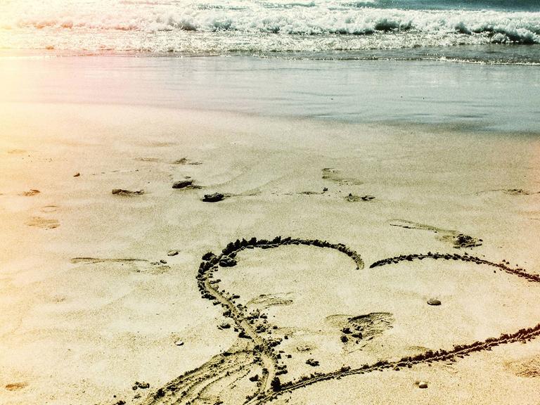 Herz in Sand gemalt