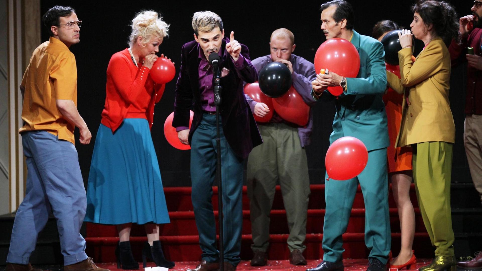 Nurkan Erpulat inszeniert "Lö Gran Bal Almanya" am Maxim Gorki Theater Nurkan Erpulat inszeniert "Lö Gran Bal Almanya" am Maxim Gorki Theater