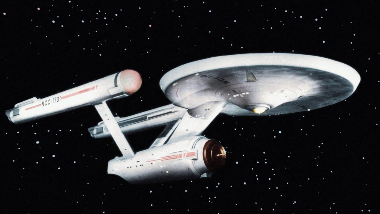 Das Raumschiff Enterprise aus der US-Fernsehserie "Star Trek" schwebt durchs Weltall. Das Raumschiff Enterprise aus der US-Fernsehserie "Star Trek" schwebt durchs Weltall.
