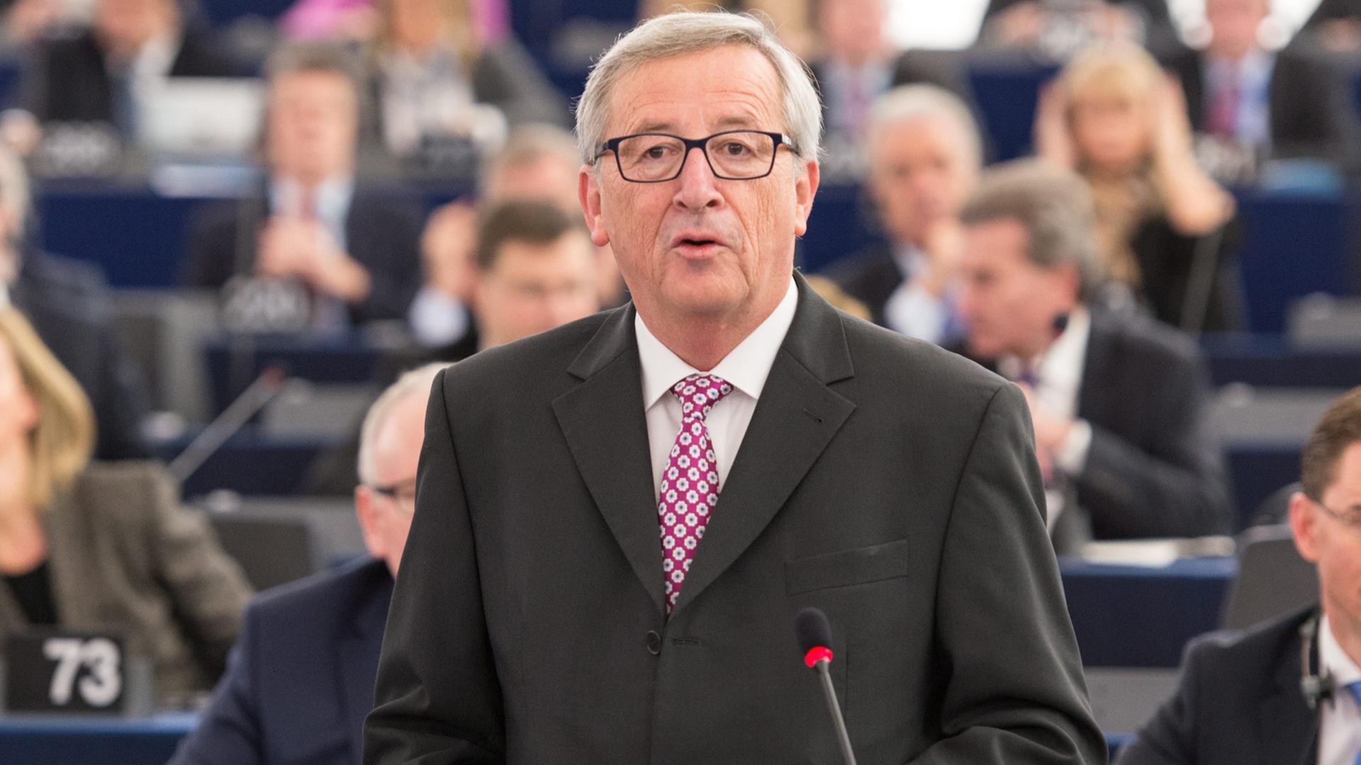 EU-Kommissionspräsident Jean-Claude Juncker stellt sein Investitionsprogramm vor. EU-Kommissionspräsident Jean-Claude Juncker stellt sein Investitionsprogramm vor.