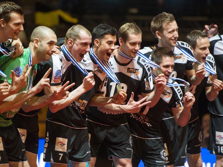 Die BR Volleys feiern ihren dritten Platz bei der Champions League