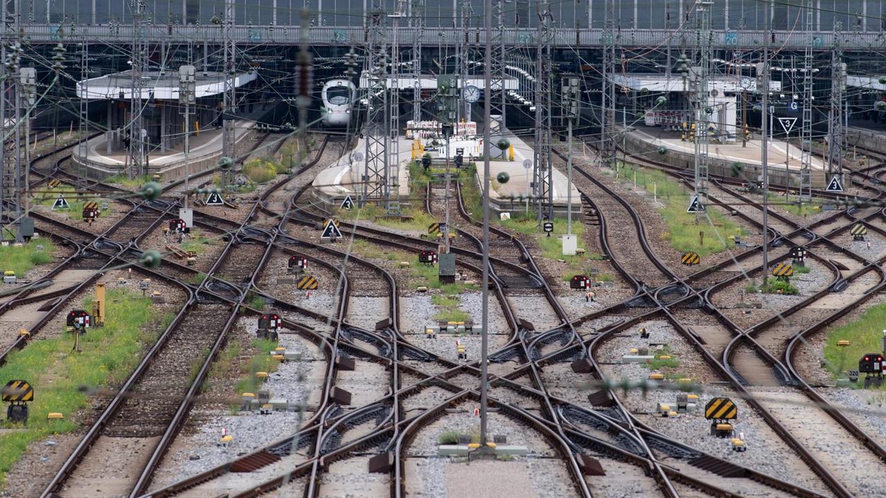 Schienen vor dem Münchner Hauptbahnhof Schienen vor dem Münchner Hauptbahnhof