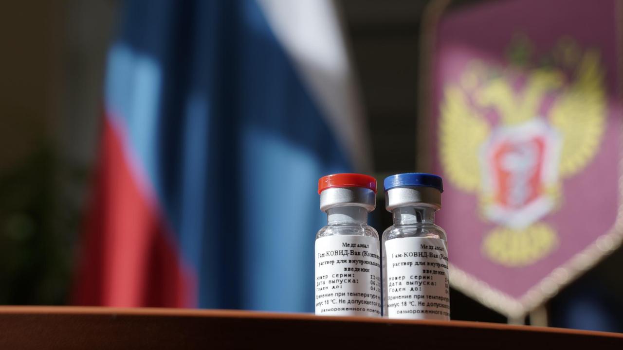 Fläschen mit russischem Coronavirus-Impfstoff Fläschen mit russischem Coronavirus-Impfstoff