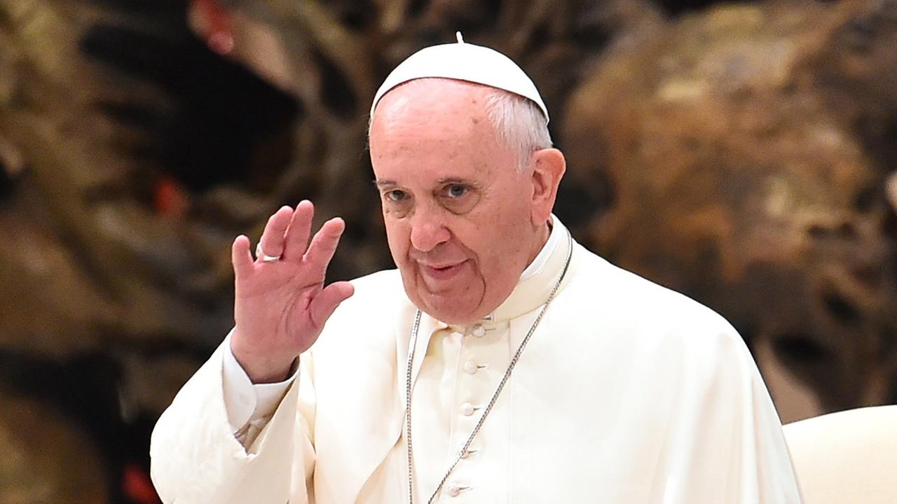 Papst Franziskus hat ab dem 5. Oktober zu einer außerordentlichen Bischofssynode eingeladen. Papst Franziskus hat ab dem 5. Oktober zu einer außerordentlichen Bischofssynode eingeladen.