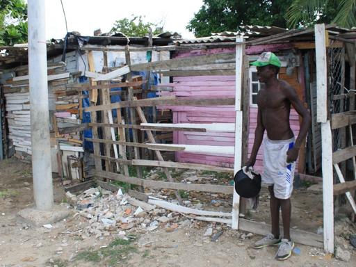 Ein Bewohner des Armenviertels San Francisco in Cartagena in Kolumbien