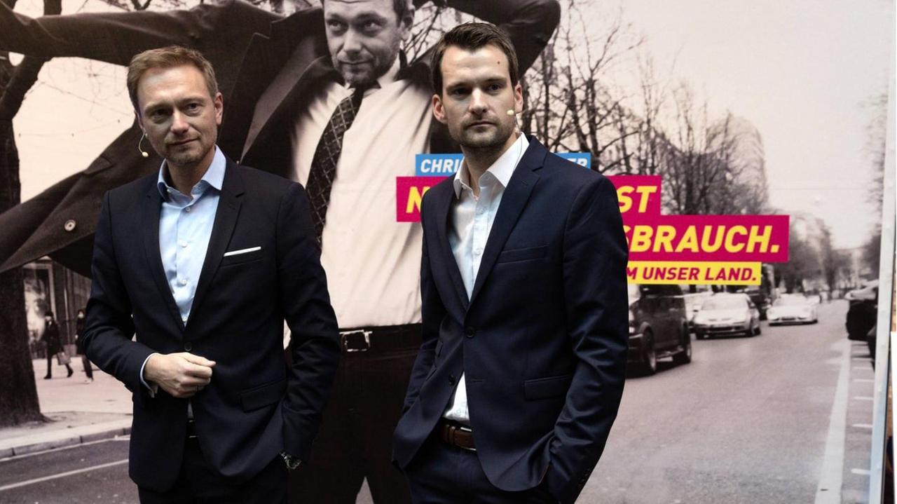 Johannes Vogel mit Parteichef Christian Lindner vor einem Wahkplakat Johannes Vogel mit Parteichef Christian Lindner vor einem Wahkplakat