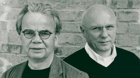 nicolaus Ott (li.) und Bernard Stein (re.) arbeiten seit vielen Jahrzehnten als Grafikdesigner zusammen