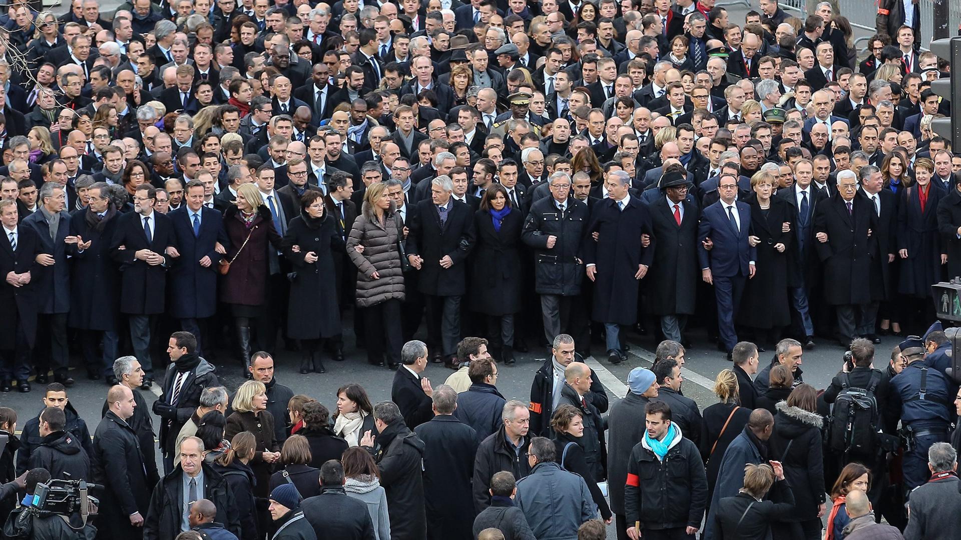 Staars- und Regierungschefs vieler Länder kamen nach Paris, um der Toten der Anschläge zu Gedenken.