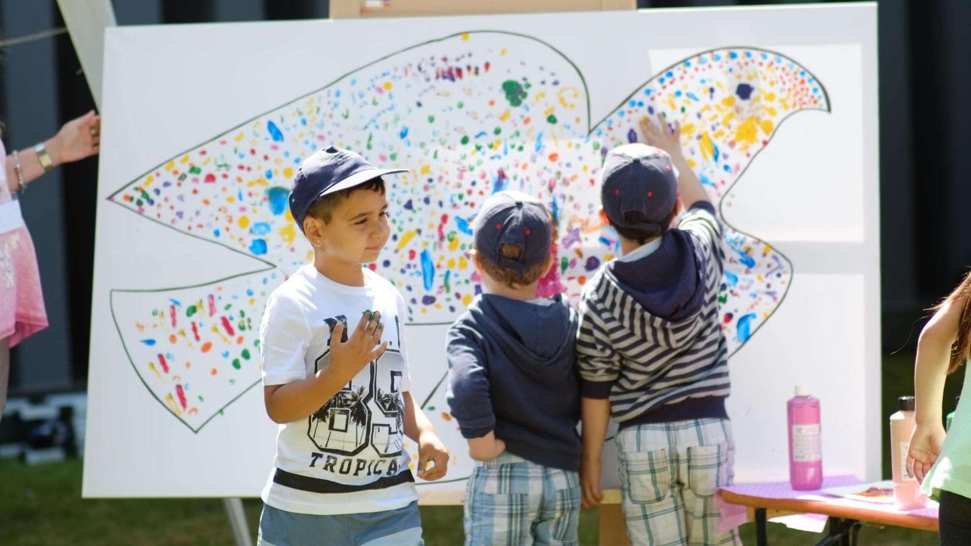 Kinder malen beim Humanistentag 2017 Kinder malen beim Humanistentag 2017