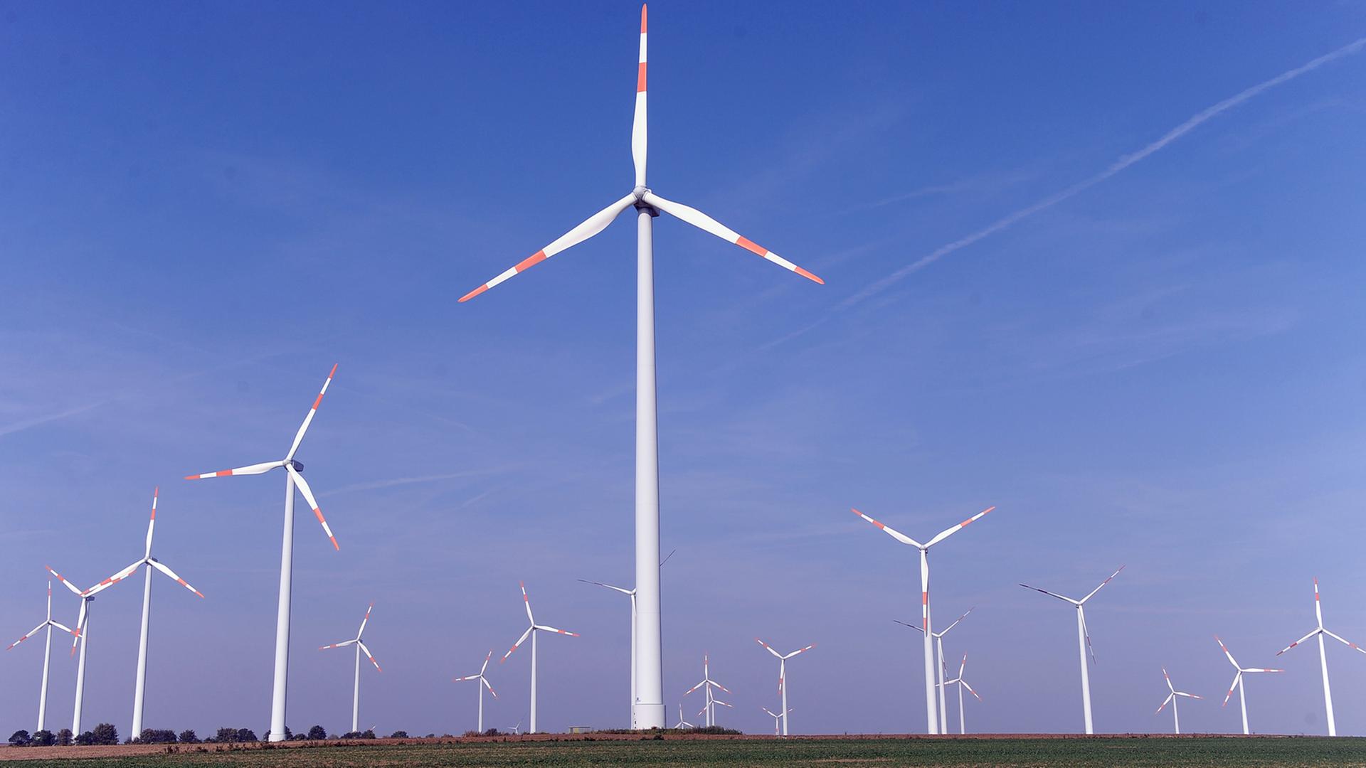 Eine Windkraftanlage in Alsleben in Sachsen-Anhalt Eine Windkraftanlage in Alsleben in Sachsen-Anhalt