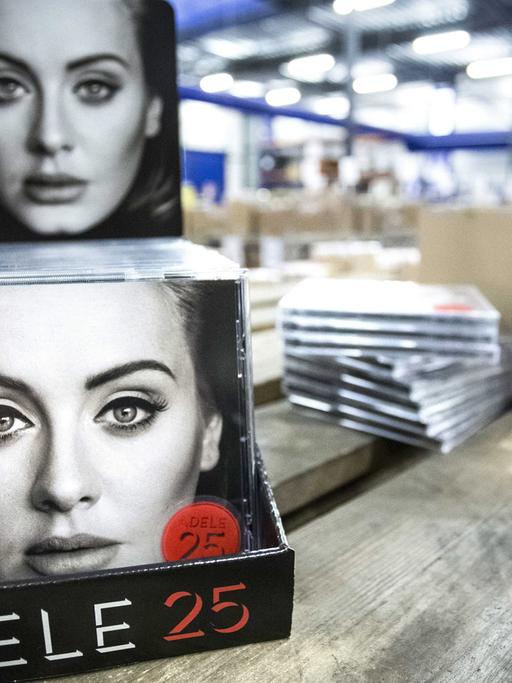 Adeles CD "25" in einem Musikgeschäft