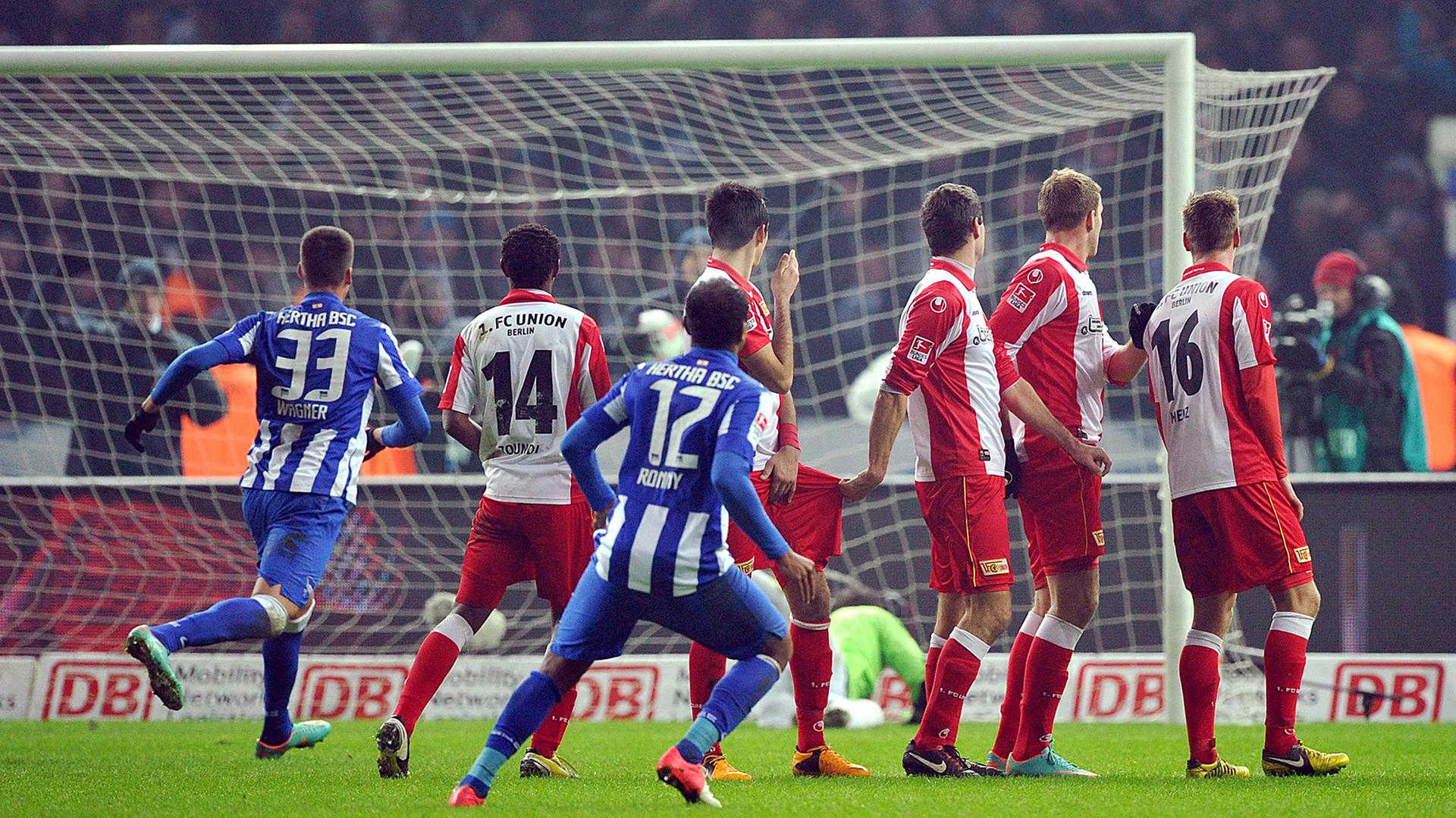 Hertha BSC spielt am 11.02.2013 im Berliner Olympiastadion gegen den 1. FC Union Berlin Hertha BSC spielt am 11.02.2013 im Berliner Olympiastadion gegen den 1. FC Union Berlin