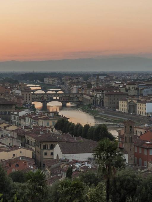 Blick über die toskanische Stadt Florenz bei Sonnenuntergang.