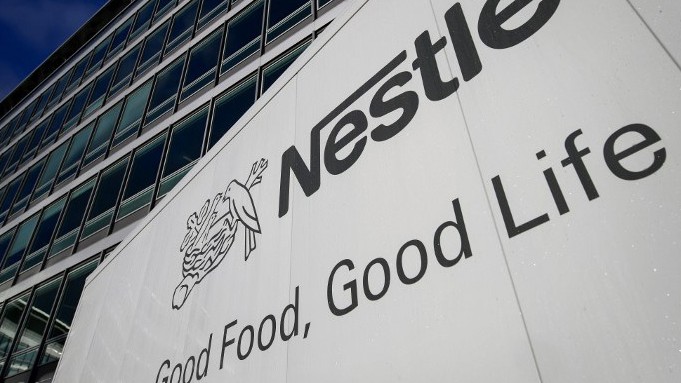 "Good Food, Good Life", steht auf einem Schild an der Zentrale des weltweit größten Lebensmittelkonzerns Nestlé im Schweizerischen Vevey.