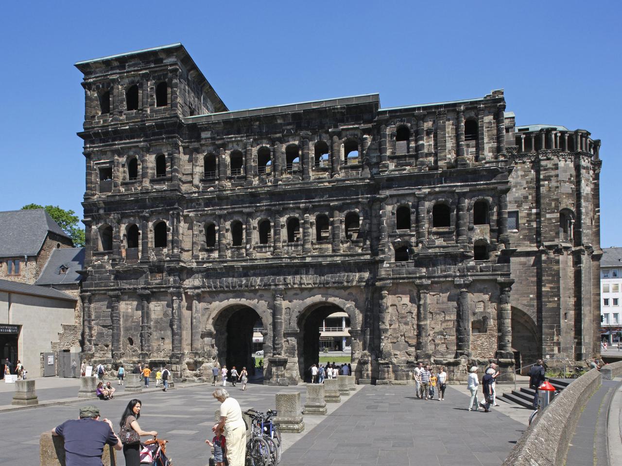 Die Porta Nigra in Trier Die Porta Nigra in Trier