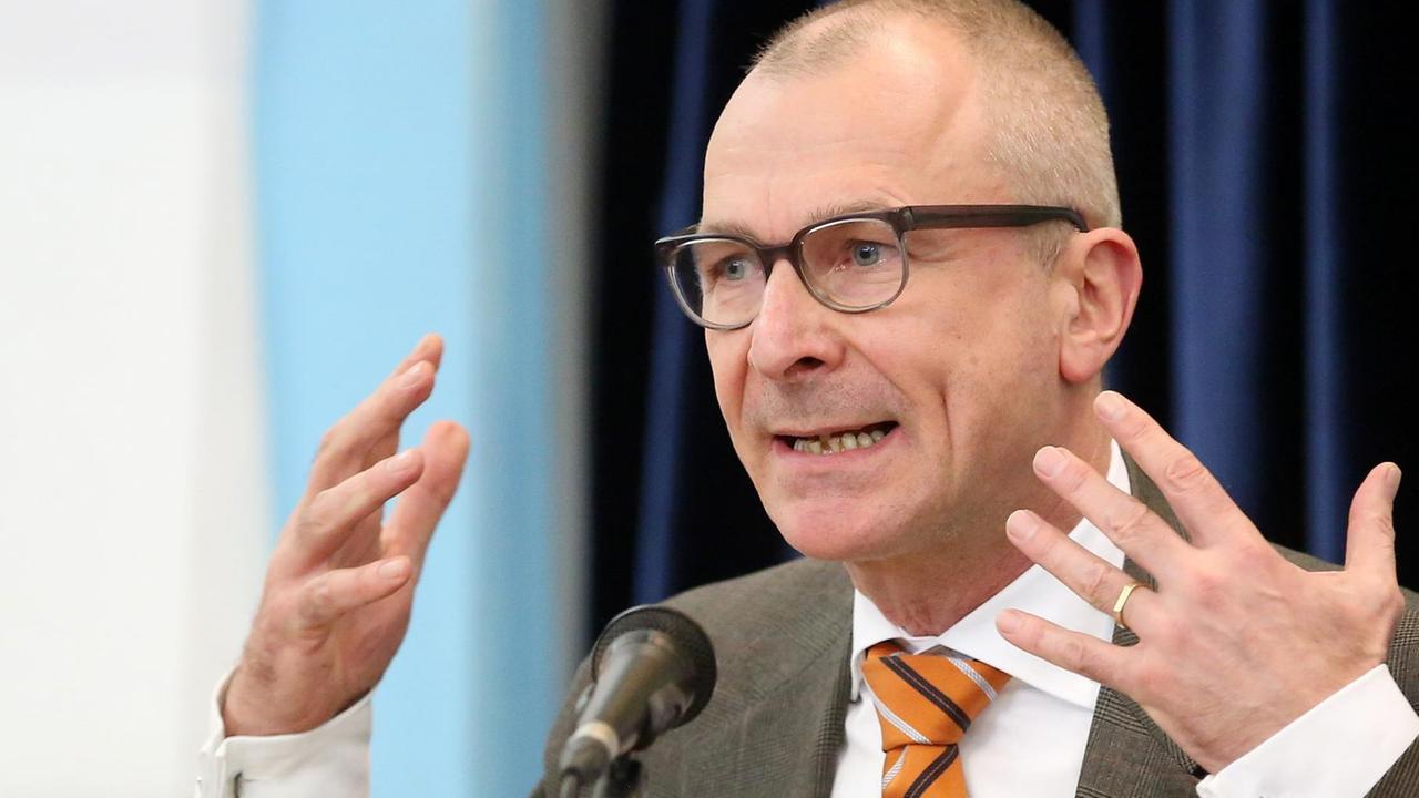 Der Grünen-Politiker Volker Beck spricht am 15.01.2017 im Islamischen Zentrum in Hamburg, während einer Konferenz der SCHURA, Rat der Islamischen Gemeinschaften Hamburg. Der Grünen-Politiker Volker Beck spricht am 15.01.2017 im Islamischen Zentrum in Hamburg, während einer Konferenz der SCHURA, Rat der Islamischen Gemeinschaften Hamburg.