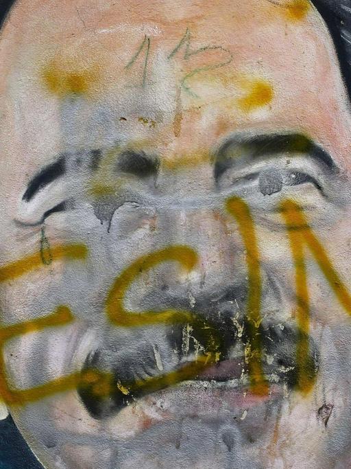 "Asesino", "Mörder", wurde über ein Wandbild von Nicaraguas Präsident Daniel Ortega gesprüht.