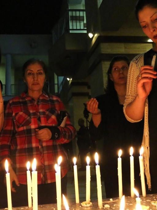 Christinnen in Ankawa, die für die Befreiuung ihrer Heimatstadt Mossul beten