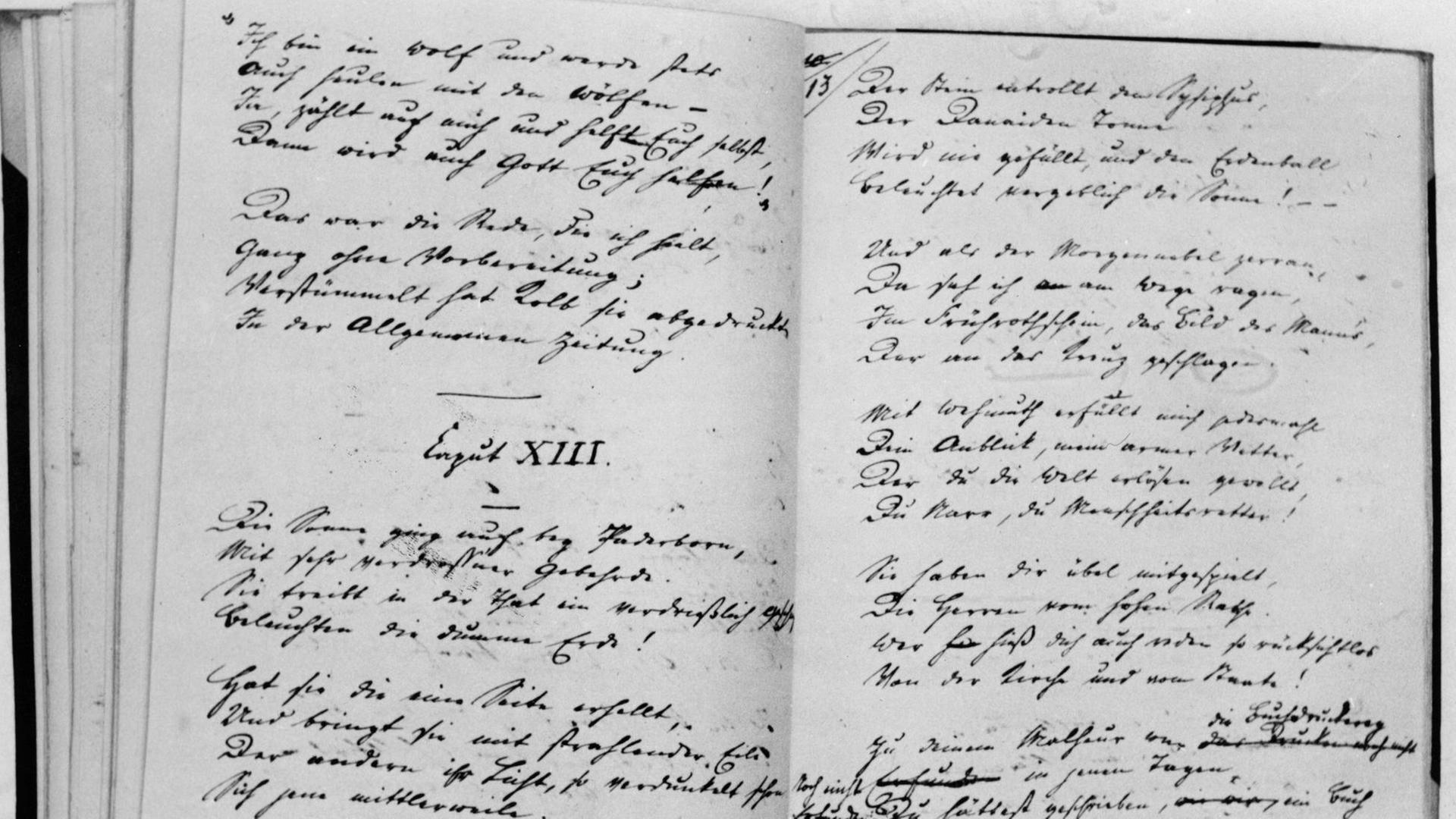 Ein aufgeschlagenes Exemplar im Faksimiledruck der ersten, 1844 erschienenen Einzelausgabe von "Deutschland - Ein Wintermärchen" des Schriftstellers Heinrich Heine, gezeigt auf einem Schrifstellerkongress im Februar 1956 in Berlin. Ein aufgeschlagenes Exemplar im Faksimiledruck der ersten, 1844 erschienenen Einzelausgabe von "Deutschland - Ein Wintermärchen" des Schriftstellers Heinrich Heine, gezeigt auf einem Schrifstellerkongress im Februar 1956 in Berlin.