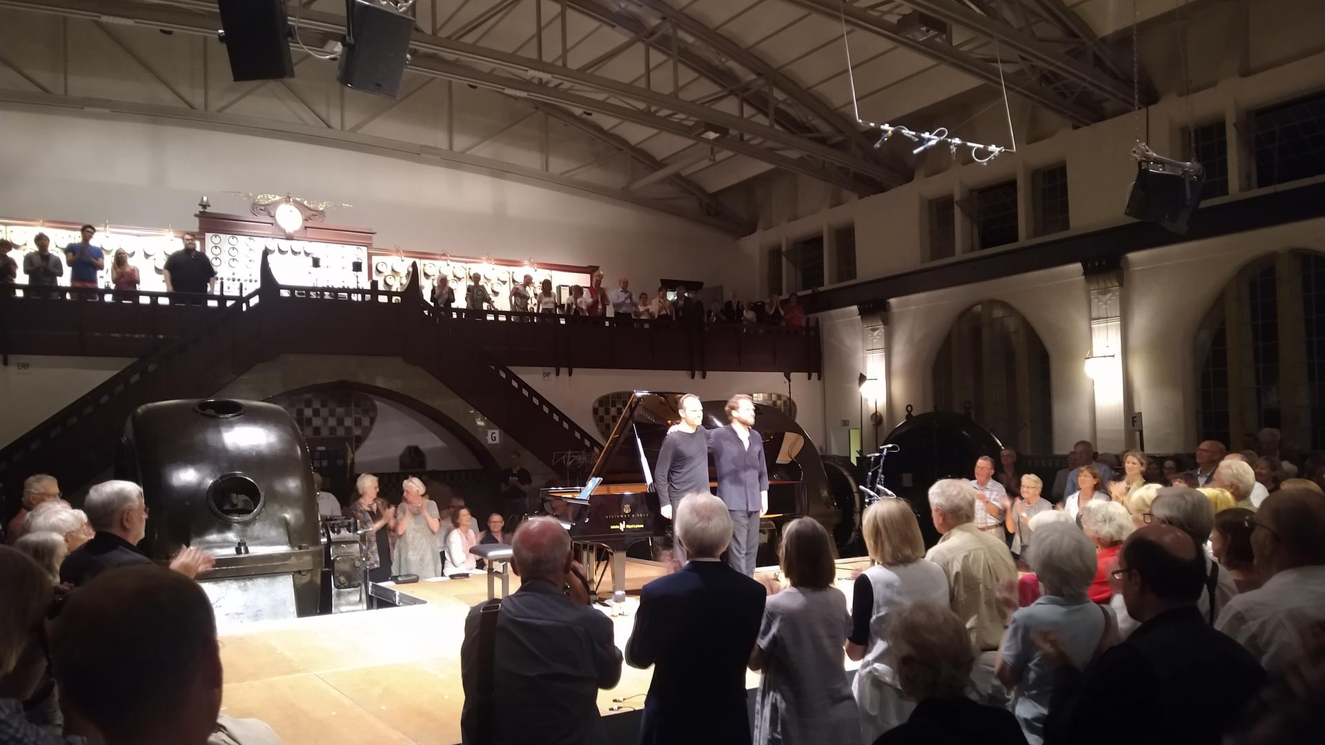 Julian Prégardien und Lars Vogt beim Kammermusikfest "Spannungen" im Wasserkraftwerk Heimbach Julian Prégardien und Lars Vogt beim Kammermusikfest "Spannungen" im Wasserkraftwerk Heimbach