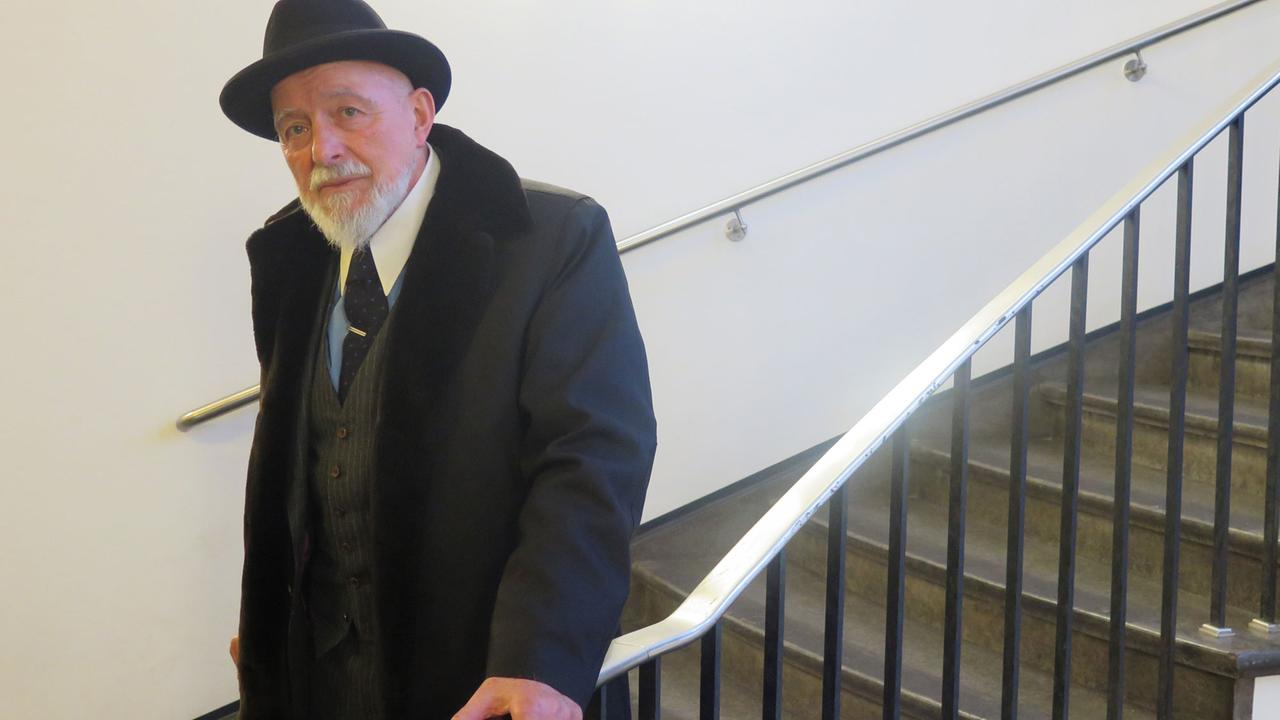 Markus Lüpertz, Künstler und emeritierter Professor der Kunsthochschule Düsseldorf, bei Deutschlandradio Kultur Markus Lüpertz, Künstler und emeritierter Professor der Kunsthochschule Düsseldorf, bei Deutschlandradio Kultur