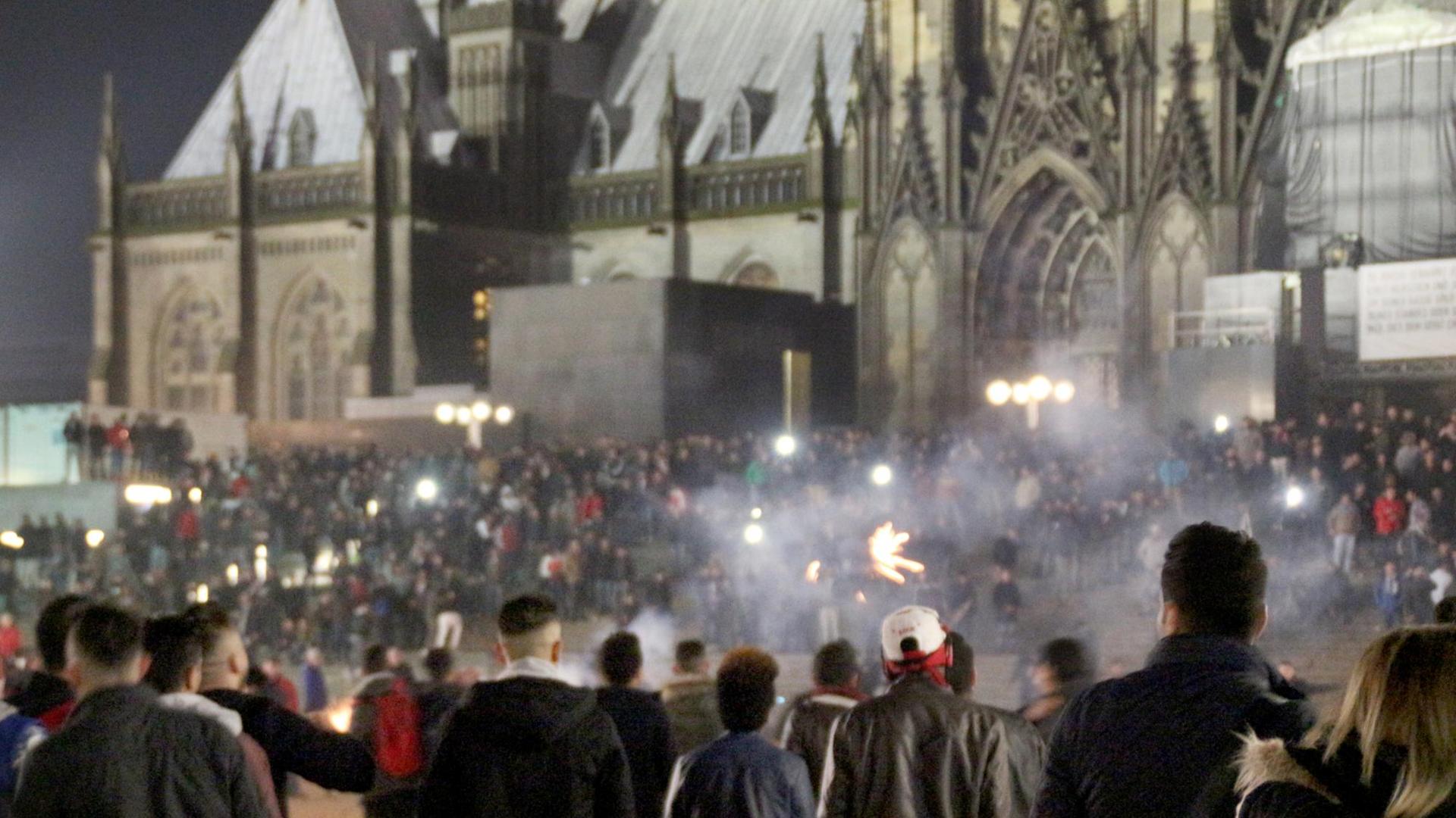 Chaos im Schatten des Doms - Silvester 2015 in Köln Chaos im Schatten des Doms - Silvester 2015 in Köln