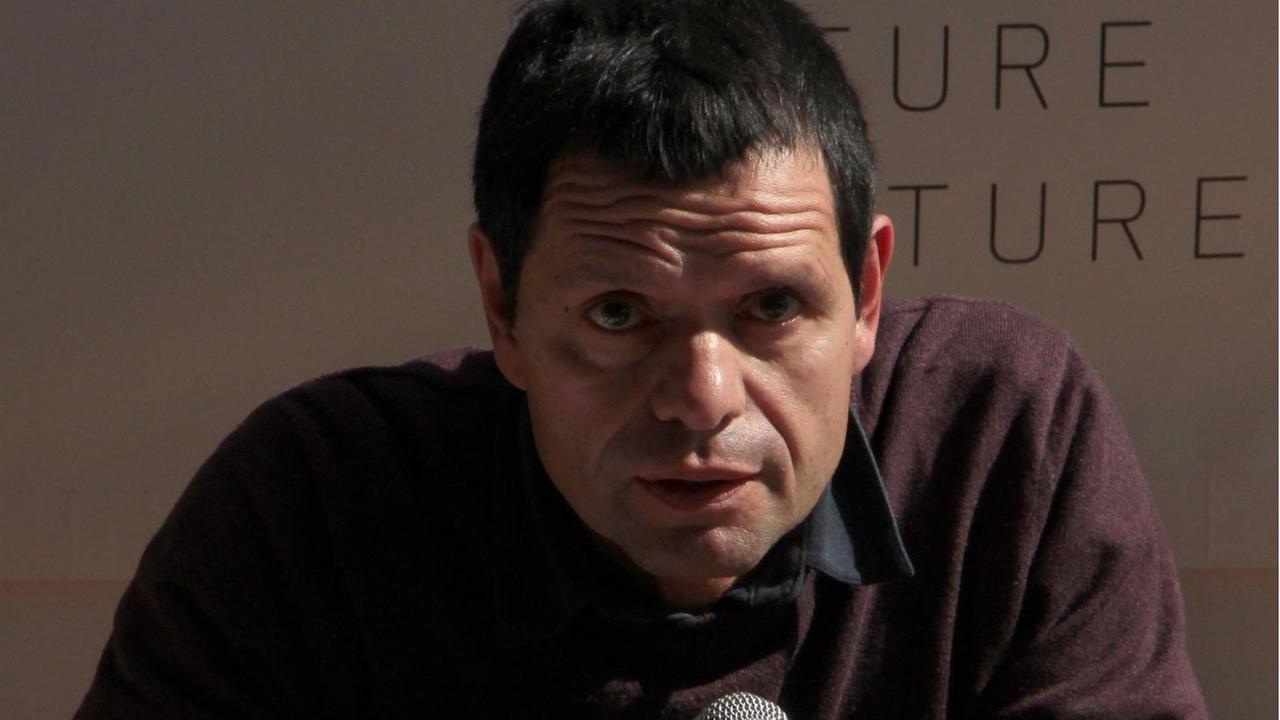 Andreas Blechschmidt vom linksautonomen Zentrum "Rote Flora" und Anmelder der Demonstration "Welcome to Hell" gegen den G20-Gipfel in Hamburg während einer Pressekonferenz Andreas Blechschmidt vom linksautonomen Zentrum "Rote Flora" und Anmelder der Demonstration "Welcome to Hell" gegen den G20-Gipfel in Hamburg während einer Pressekonferenz