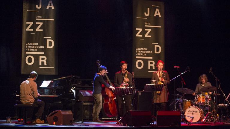 Lisbeth Quartett mit Antonin-Tri Hoang beim 9. Jazzdor Strasbourg-Berlin. Lisbeth Quartett mit Antonin-Tri Hoang beim 9. Jazzdor Strasbourg-Berlin.