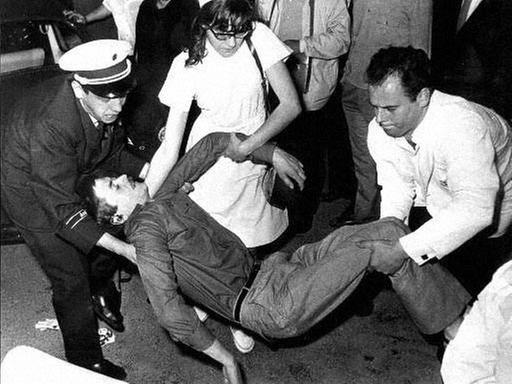 Benno Ohnesorg wurde am 2. Juni 1967 bei einer Demonstration gegen den Schah-Besuch von einem Polizisten erschossen. 