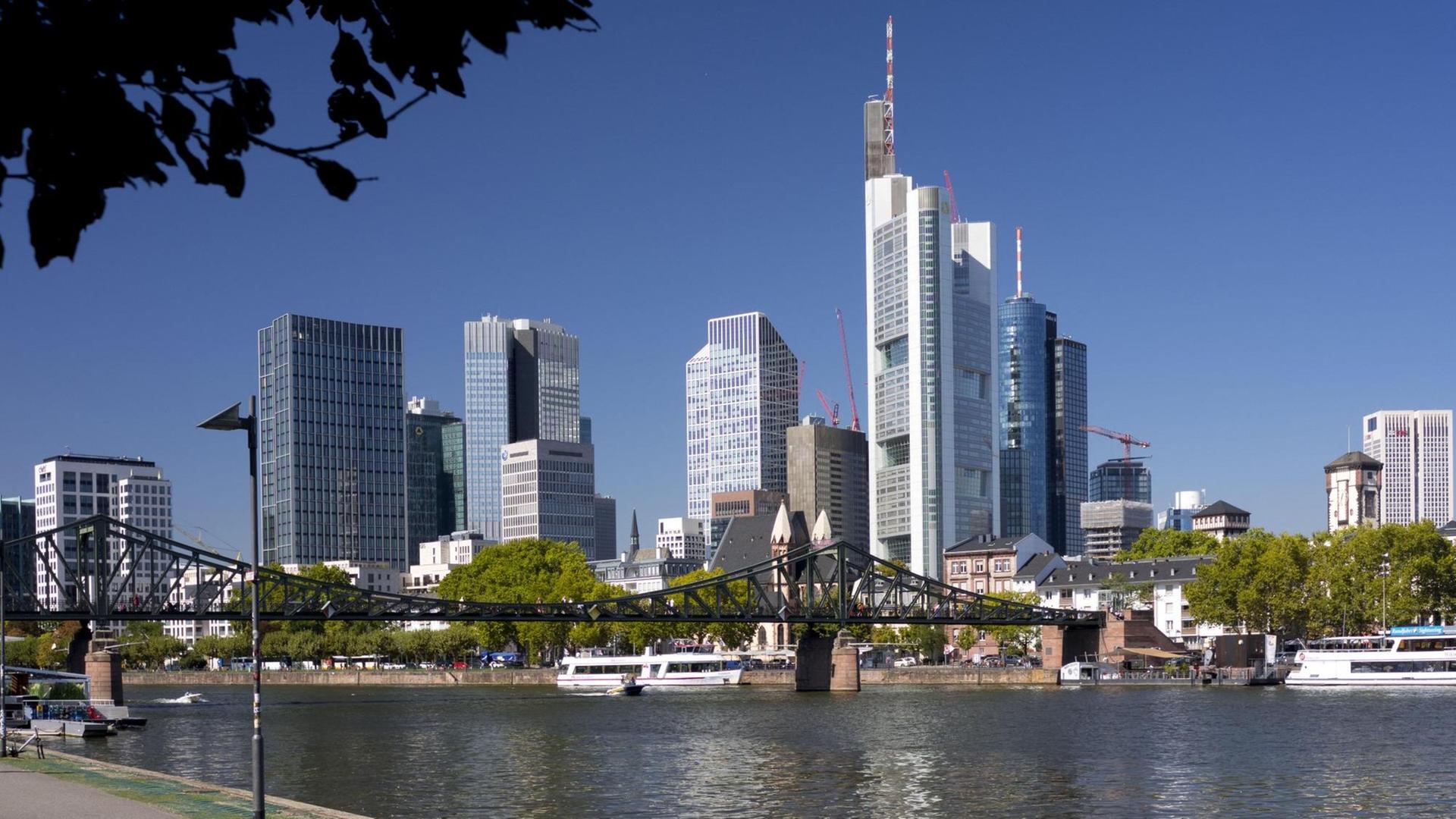 Blick auf die Skyline von Frankfurt Blick auf die Skyline von Frankfurt