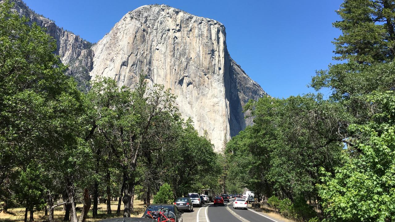 Der markante Felsvorsprung El Capitan im Yosemite-Nationalpark Der markante Felsvorsprung El Capitan im Yosemite-Nationalpark