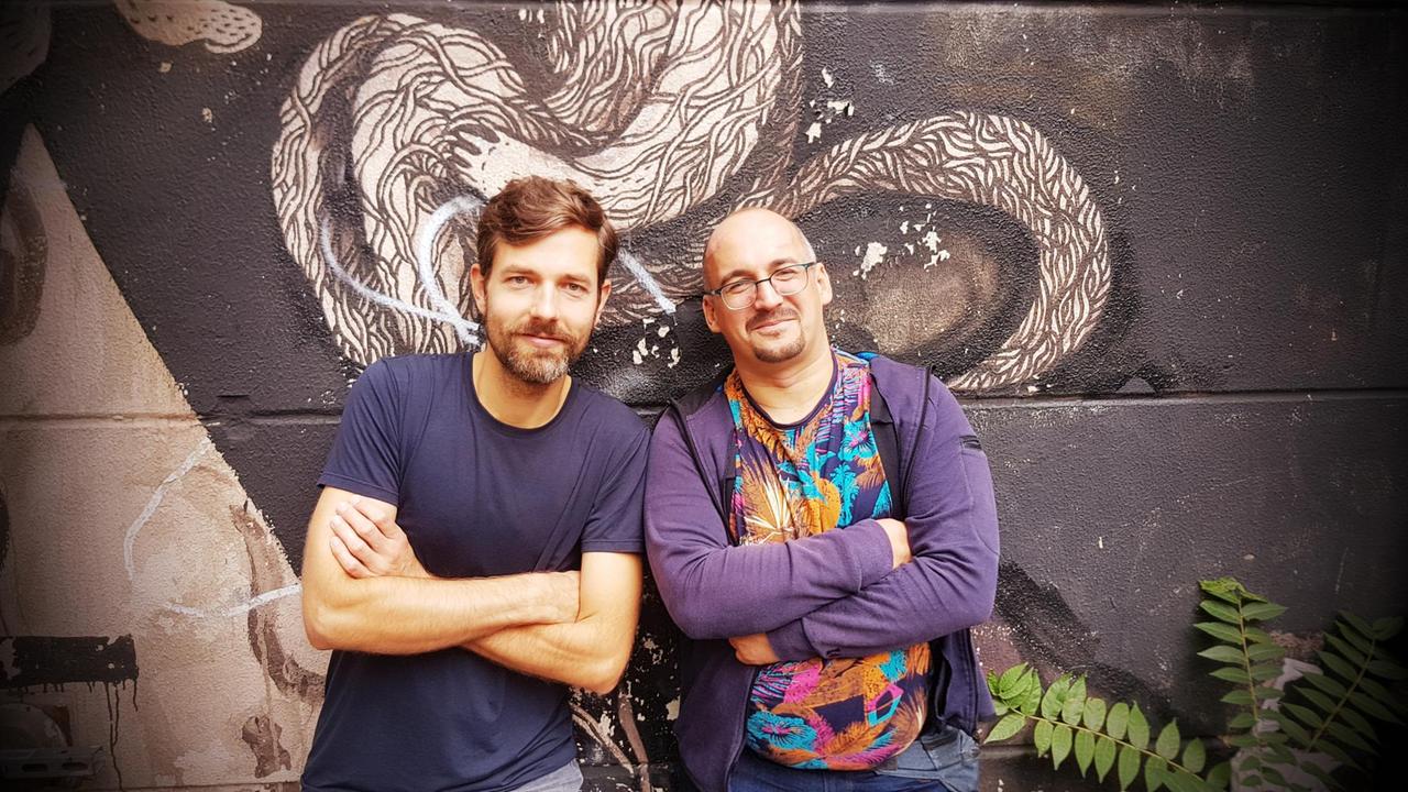 Haben die Compilation "Two Tribes" zusammengestellt: Der Mannheimer Ubbo Gronewold (links) und der Berliner Musikpromoter Tobi Kirsch (rechts). Haben die Compilation "Two Tribes" zusammengestellt: Der Mannheimer Ubbo Gronewold (links) und der Berliner Musikpromoter Tobi Kirsch (rechts).