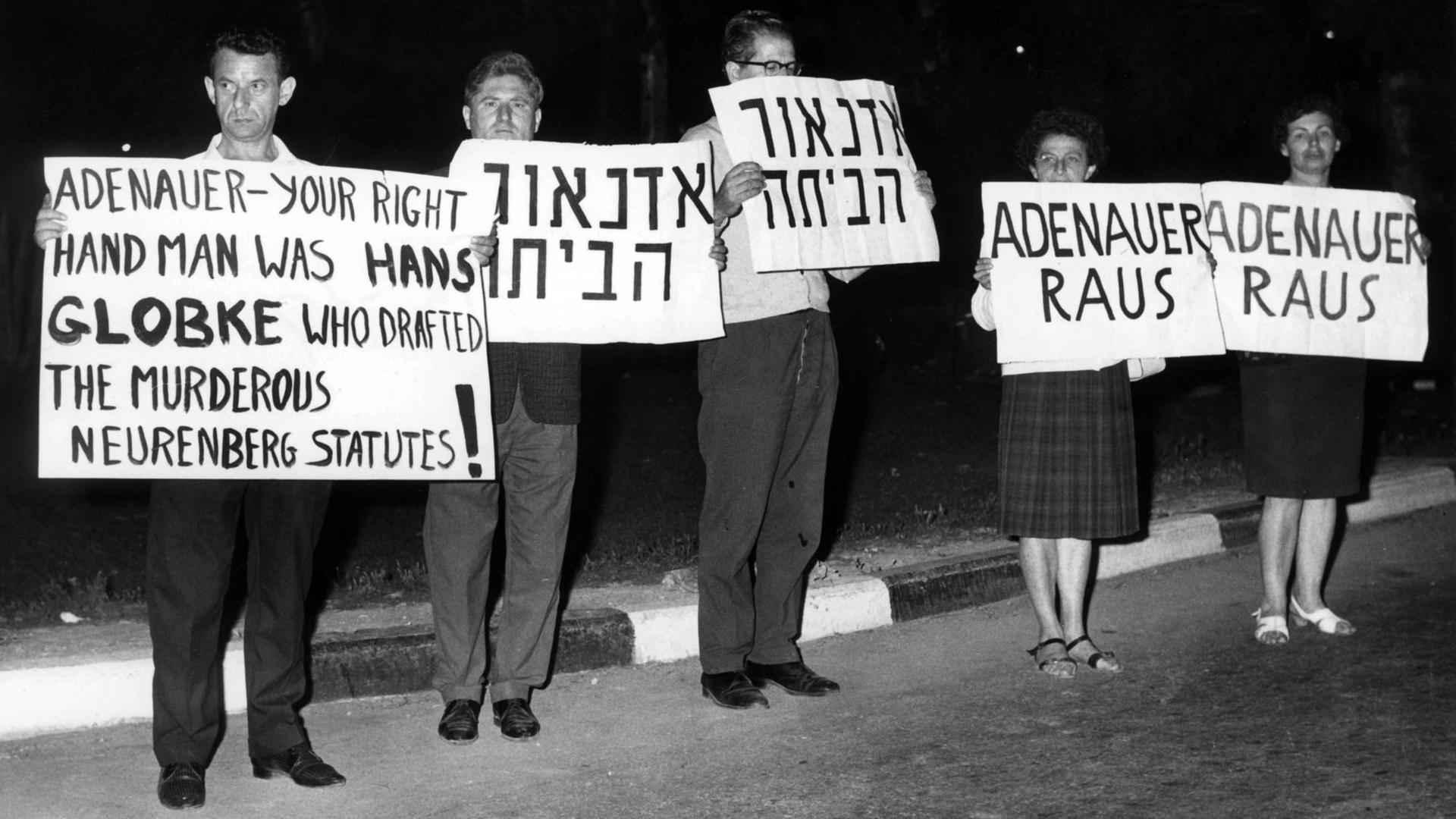 Wütender Protest: In Tel Aviv kritisieren Demonstrierende Adenauer für seine Wahl Hans Globkes. Wütender Protest: In Tel Aviv kritisieren Demonstrierende Adenauer für seine Wahl Hans Globkes.