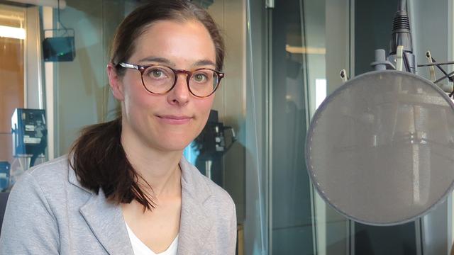 Anna Sauerbrey, Leiterin des Meinungs-Ressorts des Berliner "Tagesspiegels", im Studio von Deutschlandfunk Kultur.