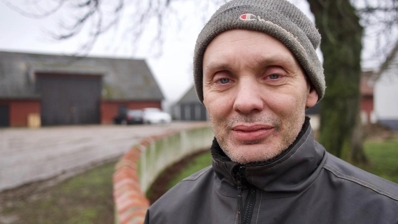 Landwirt Martin Wahlberg sagt: "Danke an die europäischen Steuerzahler" und lächelt in die Kamera. Landwirt Martin Wahlberg sagt: "Danke an die europäischen Steuerzahler" und lächelt in die Kamera.