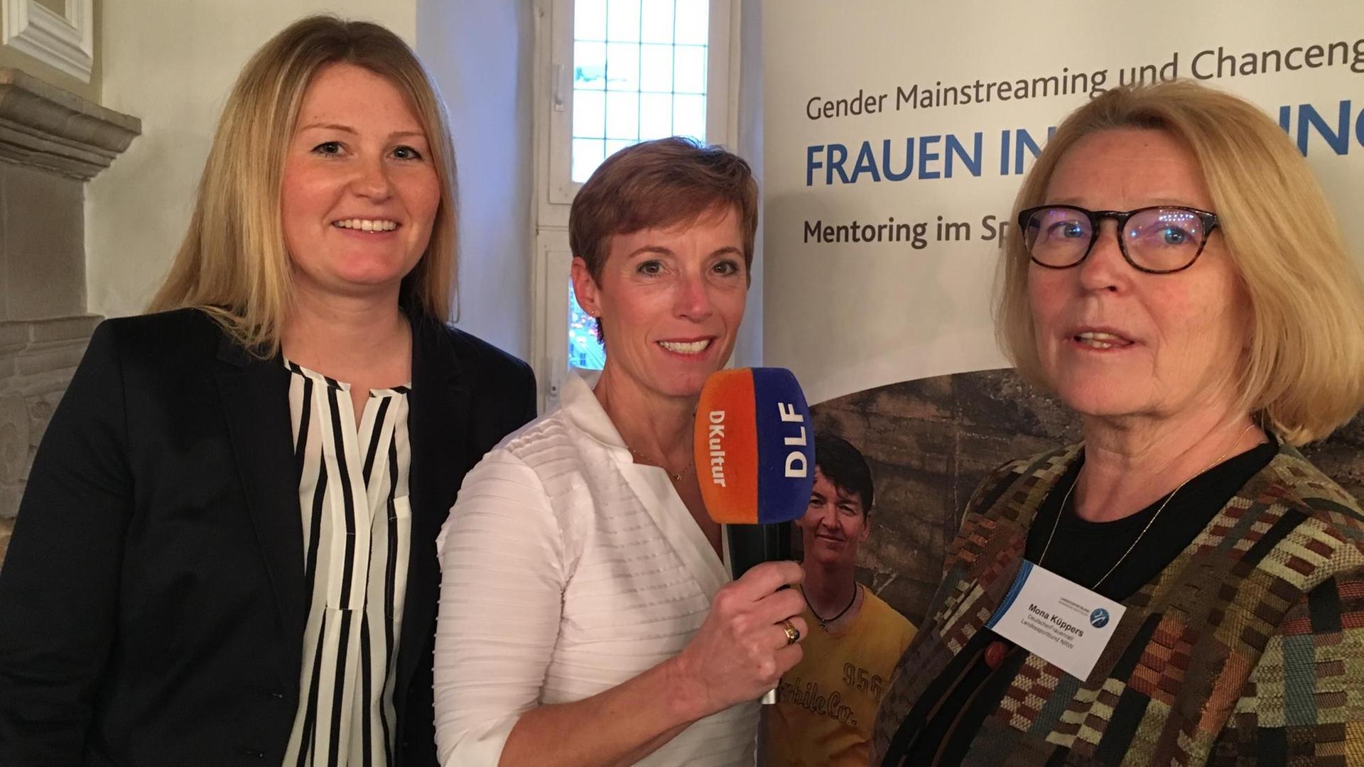 v.l.n.r: Claudia Dietzmann, 1. Vorsitzende des Volleyballclubs SFG Olpe, Dr. Eva Selic, Vizepräsidentin Tauchsportverband NRW und Sprecherin der Frauen im LSB NRW und Mona Küppers, kommissarische Präsidentin des Deutschen Segler-Verband, Vizepräsidentin L v.l.n.r: Claudia Dietzmann, 1. Vorsitzende des Volleyballclubs SFG Olpe, Dr. Eva Selic, Vizepräsidentin Tauchsportverband NRW und Sprecherin der Frauen im LSB NRW und Mona Küppers, kommissarische Präsidentin des Deutschen Segler-Verband, Vizepräsidentin L